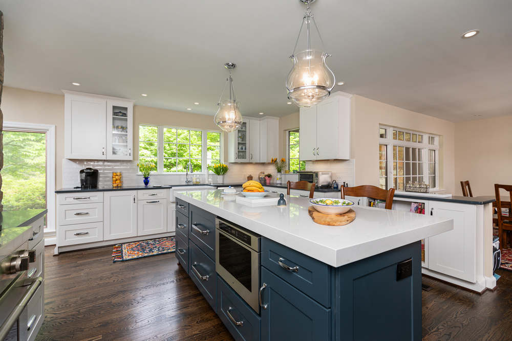 Murphy Kitchen (How to Obtain the Perfect Two Tone Cabinet Look)