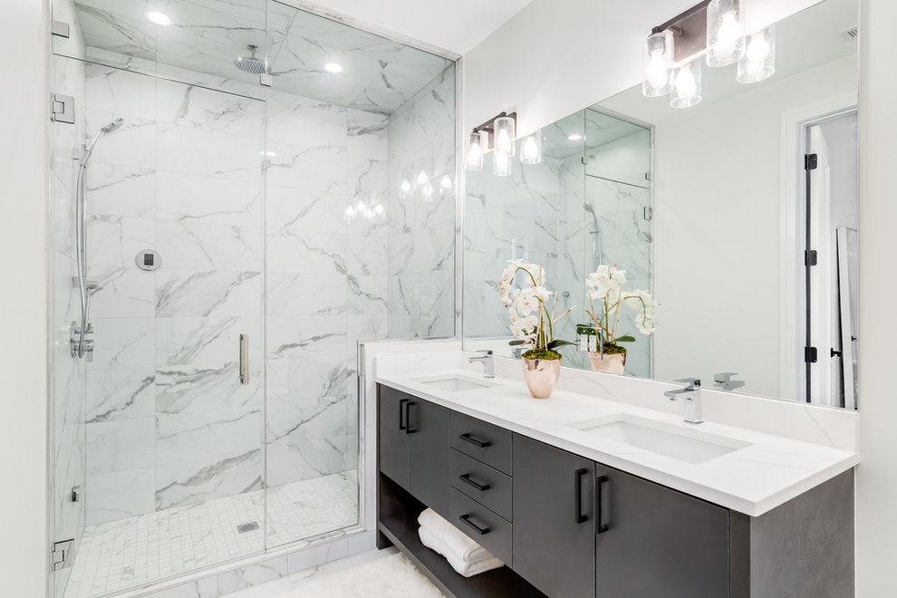 Bathroom with marble tiles