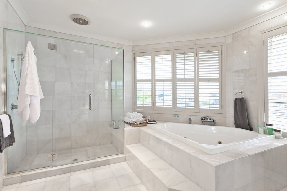 Bathroom with neutral colored tiles - 2021 Bathroom Tile Trends